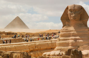Great_Sphinx_of_Giza_(foreground)_Pyramid_of_Menkaure_(background)._Cairo,_Egypt,_North_Africa