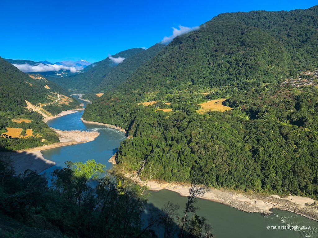 A picture of Bramhaputra flowing through Arunachal Pradesh.